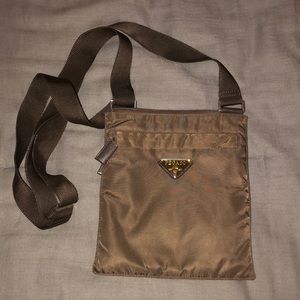 Pegasi cross body purse